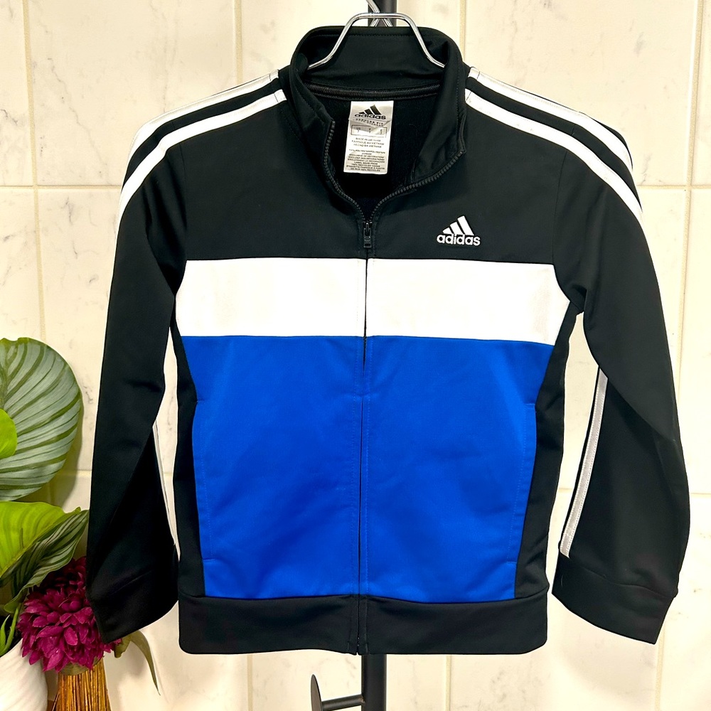 Lovely comfy stylish adidas great condition jacket for boy